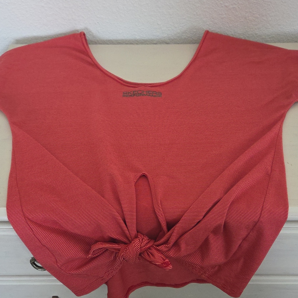 Skechers Coral Scoop Neck Top w/ Back "Tuxedo" Tails Size Large